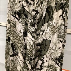 White House Black Market wide leg pants, size XL. 253